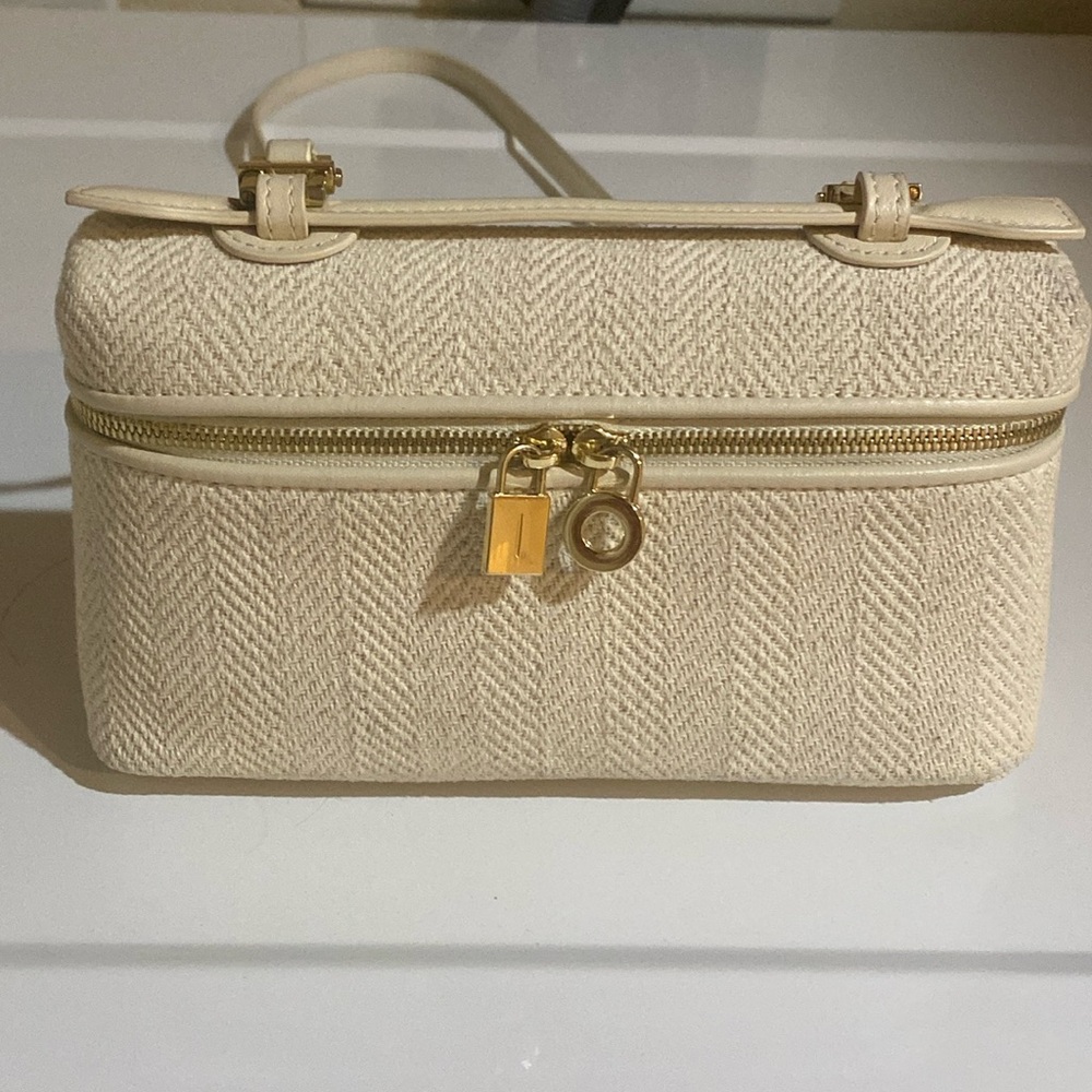 Beige tweed pouch + free makeup bag